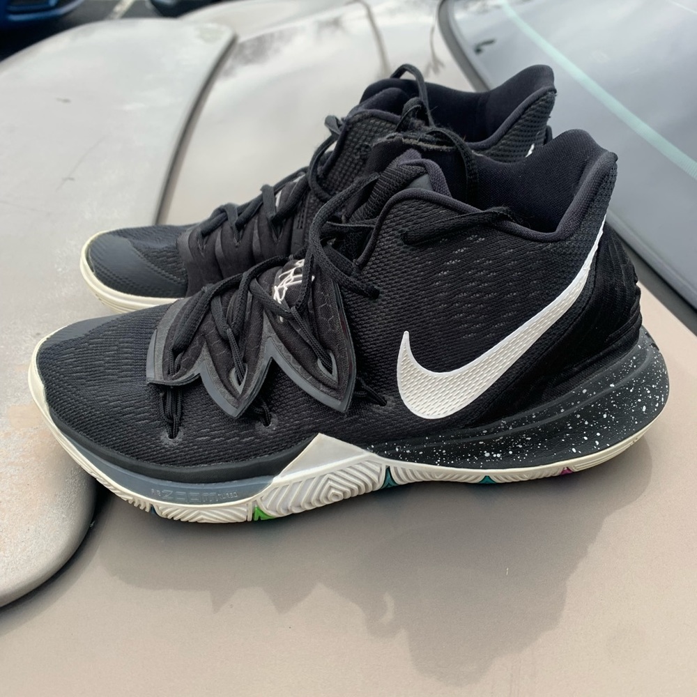 kyrie basketball shoe
